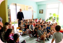 Изображение из альбома Инспекторы ГИБДД в гостях у дошкольников
